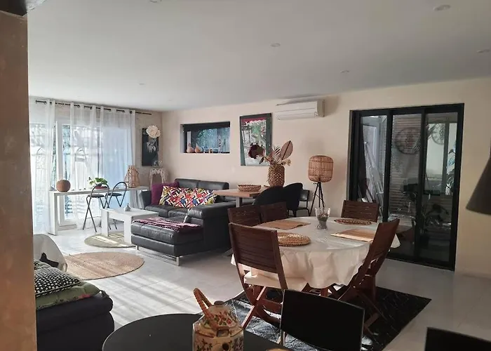 Апартаменты Superbe Au Calme Avec Piscine *